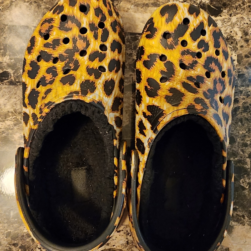 Crocs lined size 7 womens